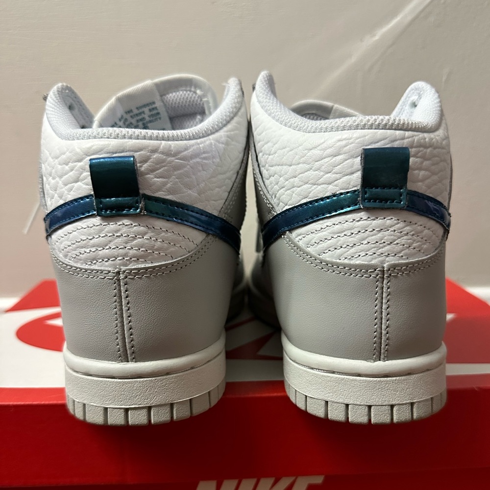 Nike Dunk High - image 4